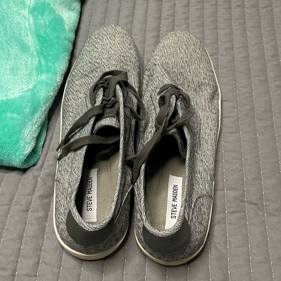 Men's Sneakers - Picture 1 of 2